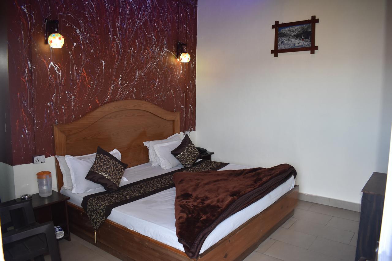 Hotel Akanksha Anand Plaza 무소리에 외부 사진