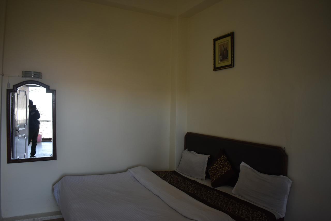 Hotel Akanksha Anand Plaza 무소리에 외부 사진